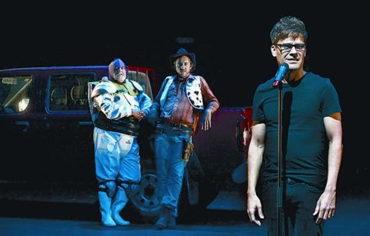 Àlter ego 8 Marc Rodríguez (dreta), en el personatge de Rigola. Al fons, Andreu Benito i Joan Carreras.