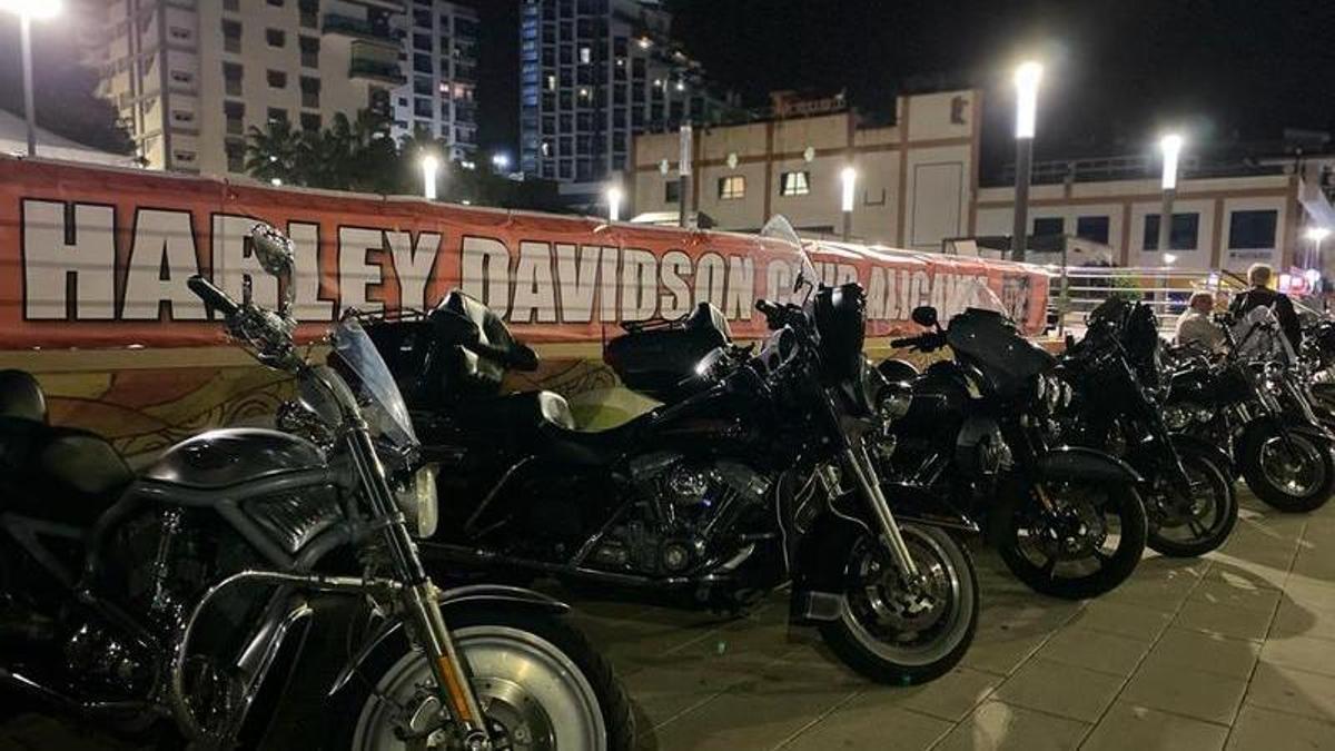 Las motos empezaron a tomar El Campello el viernes por la noche