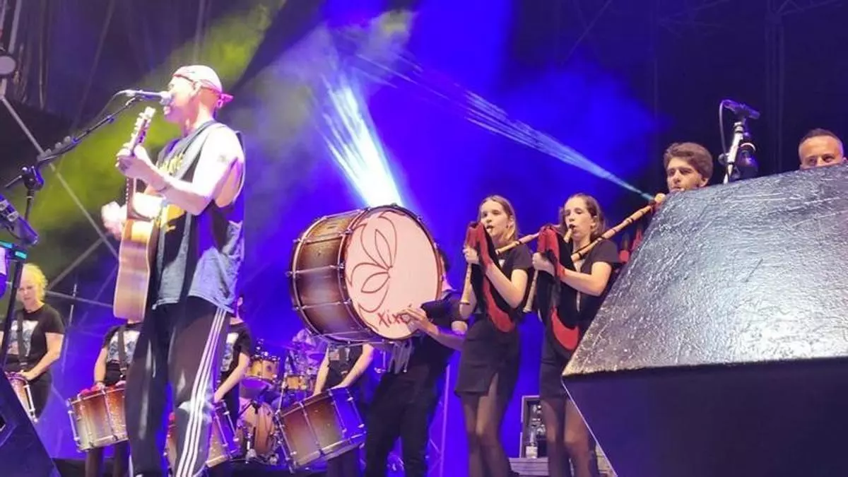 La gran noche de Celtas Cortos en Gijón: 40 aniversario, Rodrigo Cuevas, Tejedor y Víctor Manuel a escena