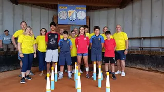 La cuatreada tiene cantera en El Berrón: así está siendo el torneo que se disputa estos días en la bolera local