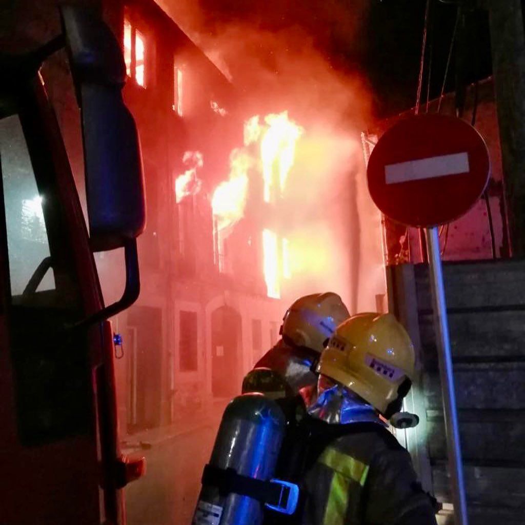 Incendi en un edifici de la Jonquera