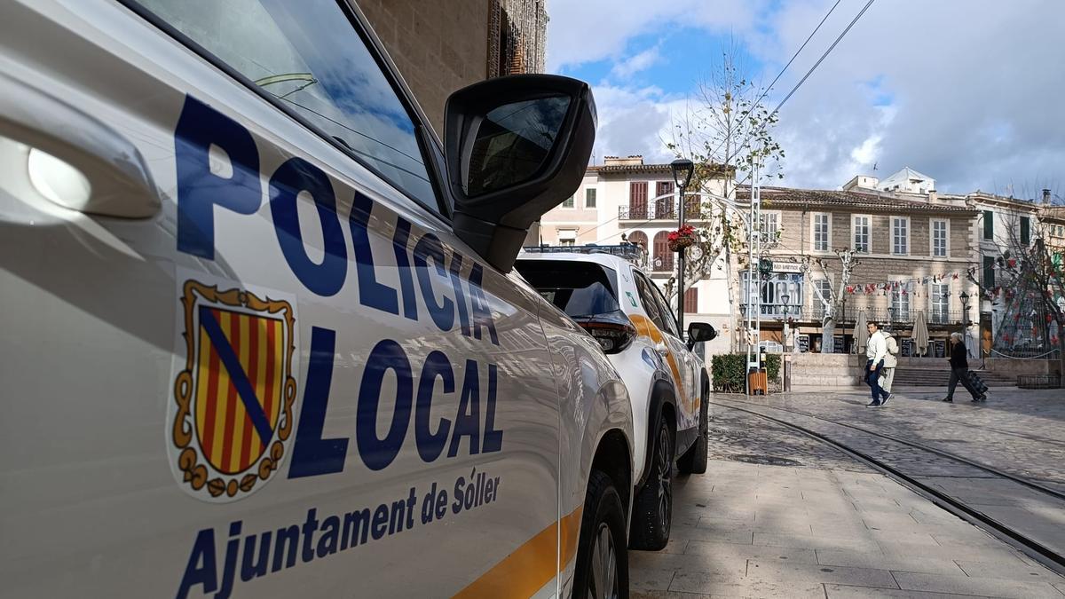 Vehículos de la Policía Local de Sóller.