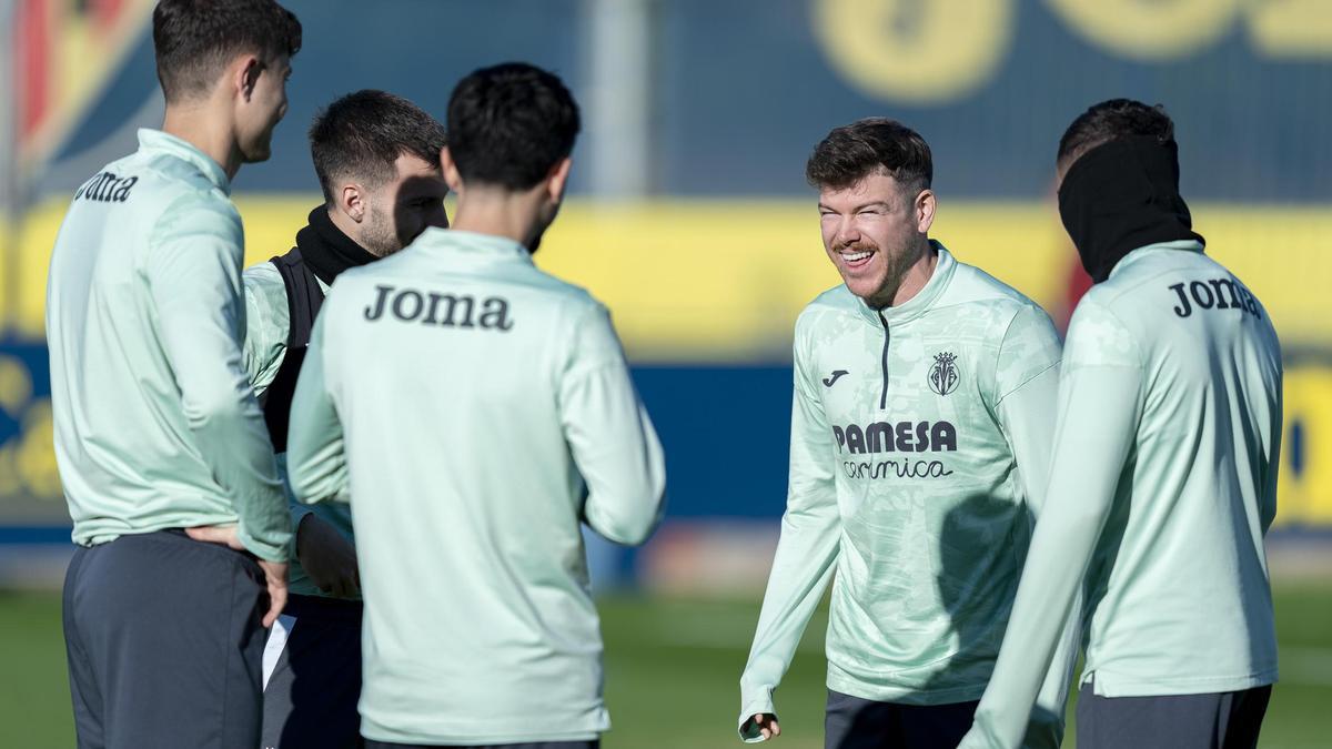 Alberto Moreno fue el gran protagonista de la sesión matinal ya que se sumó al trabajo del resto del equipo.