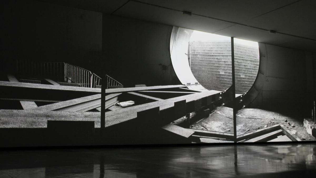 Una de las imágenes de Ixone Sádaba proyectadas en la exposición 'Escala 1:1', en el Azkuna Zentroa de Bilbao. Una de las imágenes de Ixone Sádaba proyectadas en la exposición 'Escala 1:1', en el Azkuna Zentroa de Bilbao.