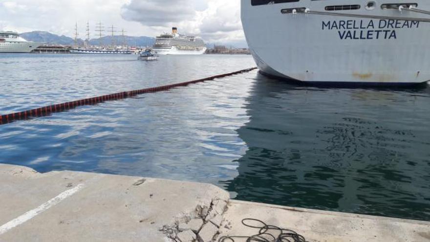 Eindámmungsarbeiten in Palmas Hafen.