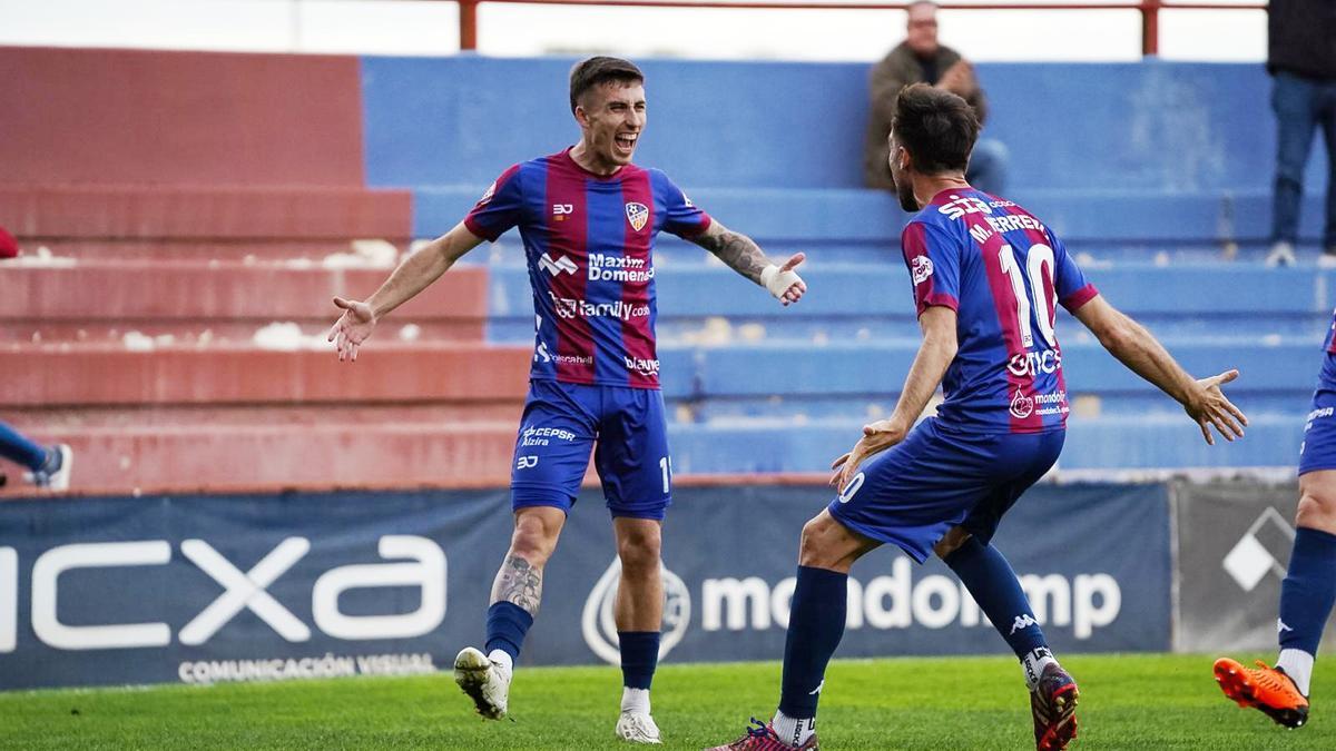 El Alzira se adelantó en el marcador y se fue al descanso con ventaja.