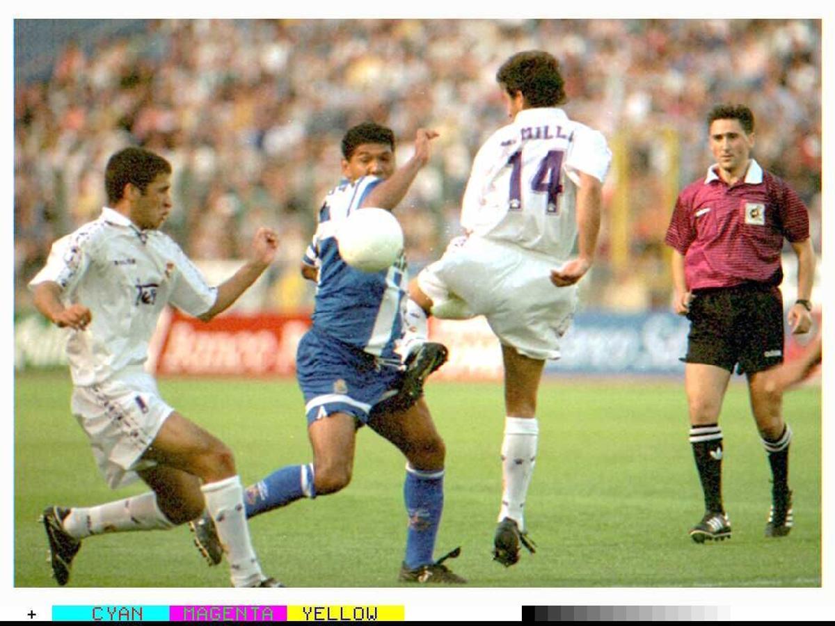 Raúl, Donato y Milla, en un partido entre el Real Madrid y el Deportivo en 1996.
