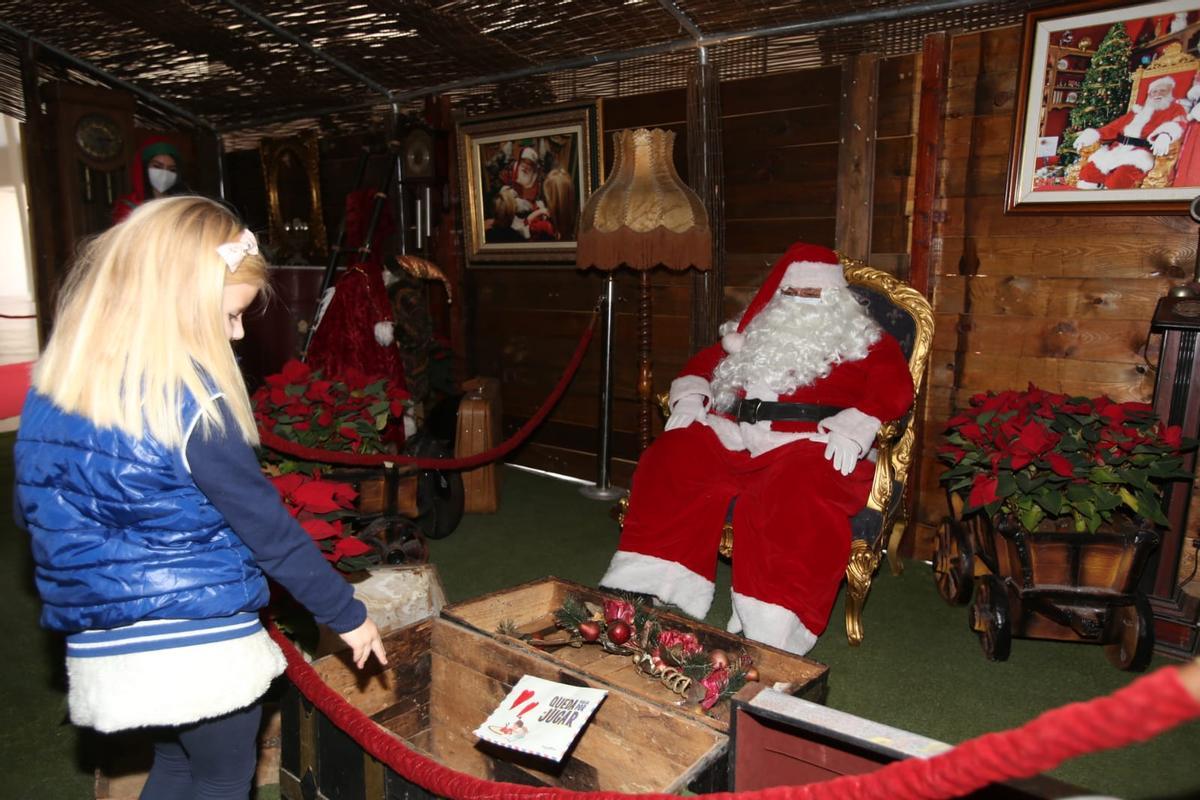 Navidad en Alicante 2020: Así es la casa de Papa Noel en el edificio Séneca Navidad en Alicante 2020: Así es la casa de Papa Noel en el edificio Séneca