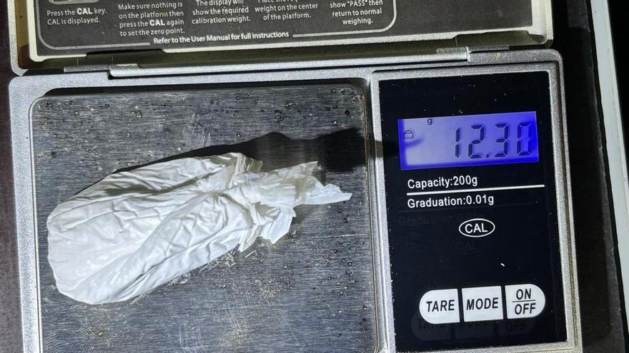Conducía drogado y con speed oculto en una nevera de playa en El Campello