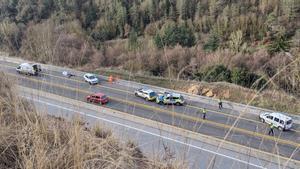 El lugar del accidente entre dos turismos en la C-25 en Sant Sadurní dOsormort