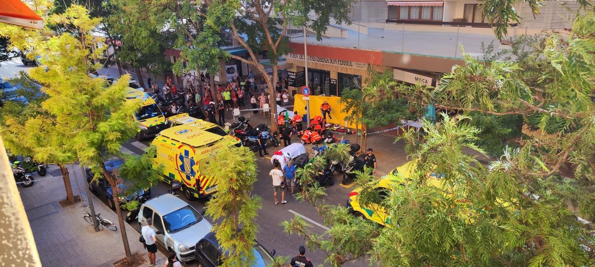 Dos heridos al caerles encima un suicida que se lanzó de un piso doce en Palma