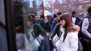 Indignación y cansancio entre los usuarios de la R4 en Manresa: "En el trabajo lo entienden, pero ya empiezan a estar hartos"