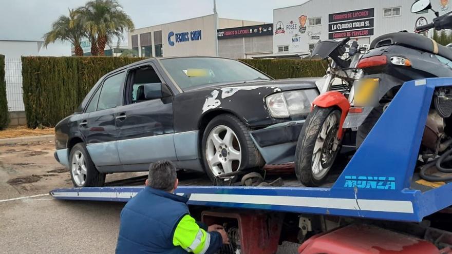 Oliva, dispuesta a acabar con los «vertederos de coches» que se abandonan en sus calles