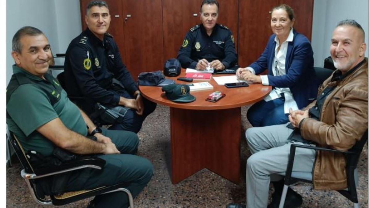 Reunión del Ayuntamiento de Llocnou con la Policía Autonómica, la Guardia Civil.
