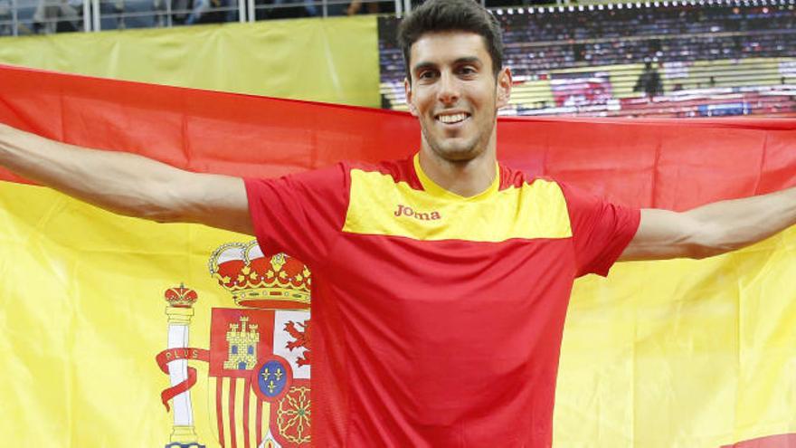 Pablo Torrijos celebra su segunda posición en Praga.