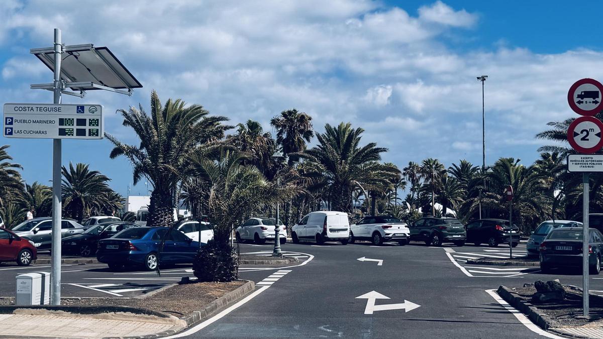 Instalación de sensores de aforo en aparcamientos públicos de Costa Teguise, en Lanzarote