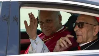 El Papa León XIV bromea en su llegada a Barcelona: "Yo soy 'blanco', hay que tener cuidado"