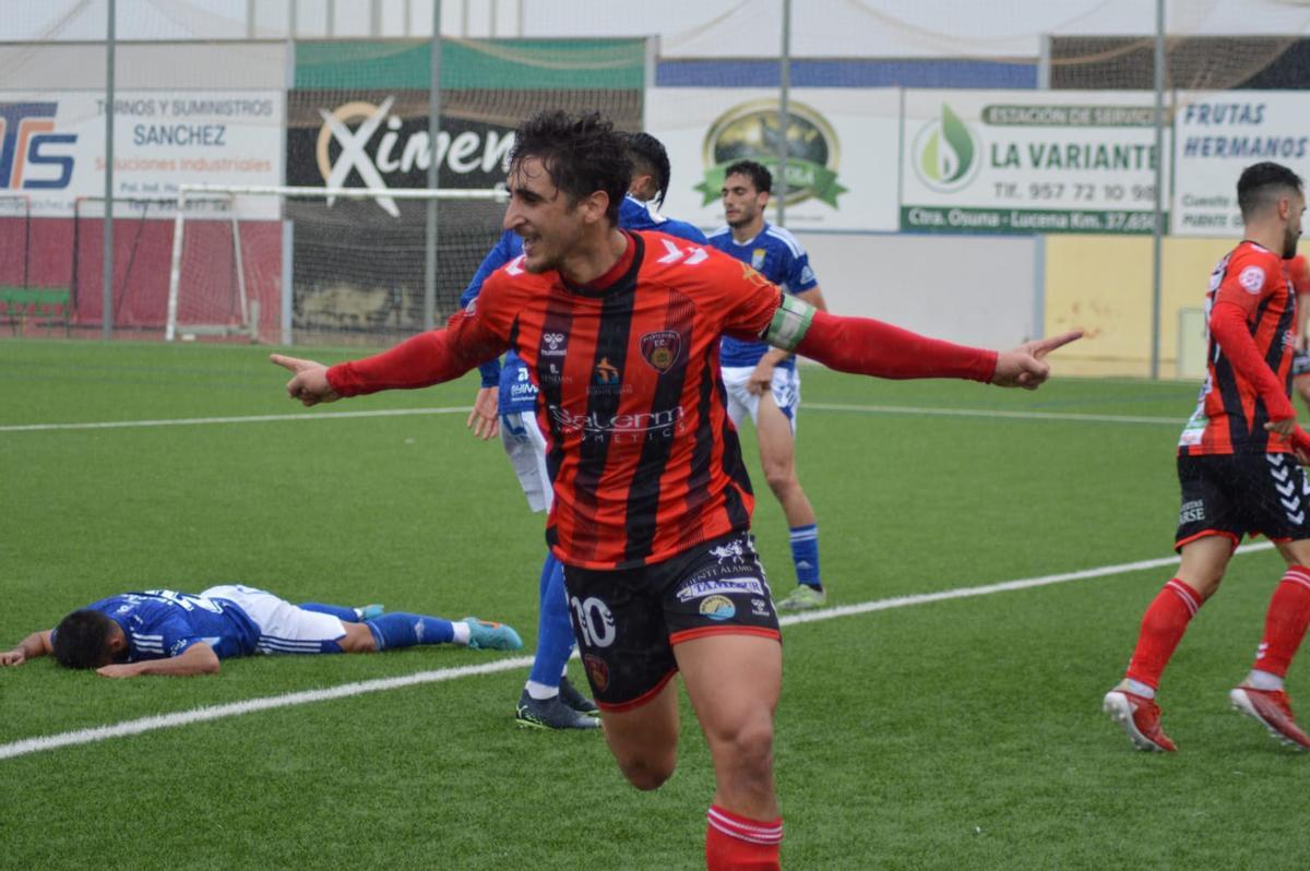 Salva Vegas celebra uno de sus goles ante el Xerez CD en el Manuel Polinario.