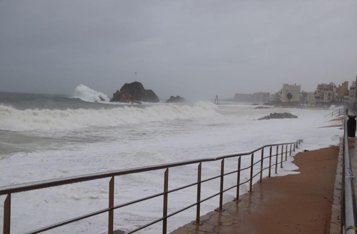 El temporal acaba amb un mort, rius al límit i destrosses a la Costa Brava | BASILI GIRONÈS