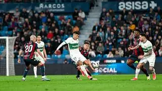 Tropiezo cruel e inexplicable del Elche ante el Levante