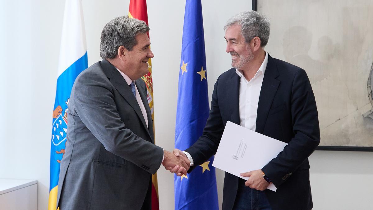 Reunión entre Fernando Clavijo y José Luis Escribá en Madrid para abordar la inmigración en Canarias
