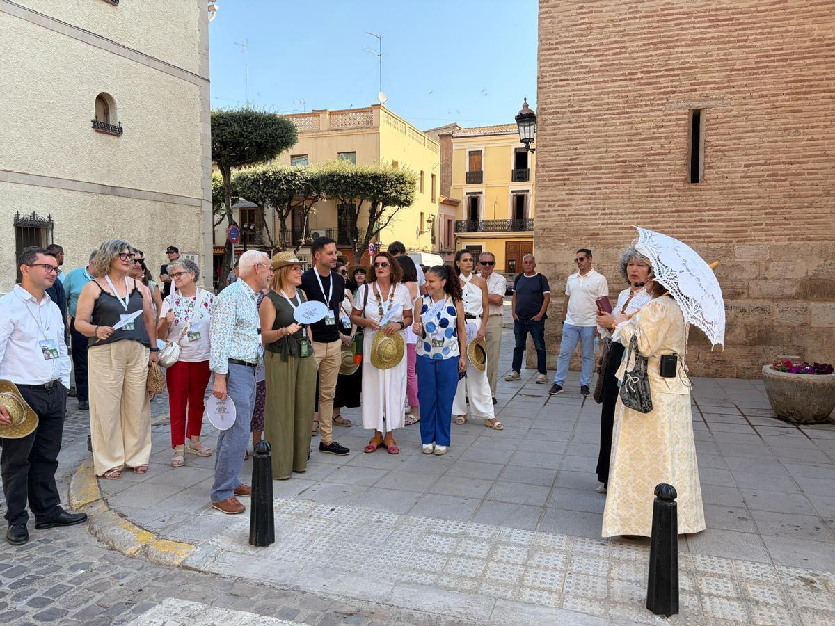 El paseo teatralizado por las calles de Alboraia.