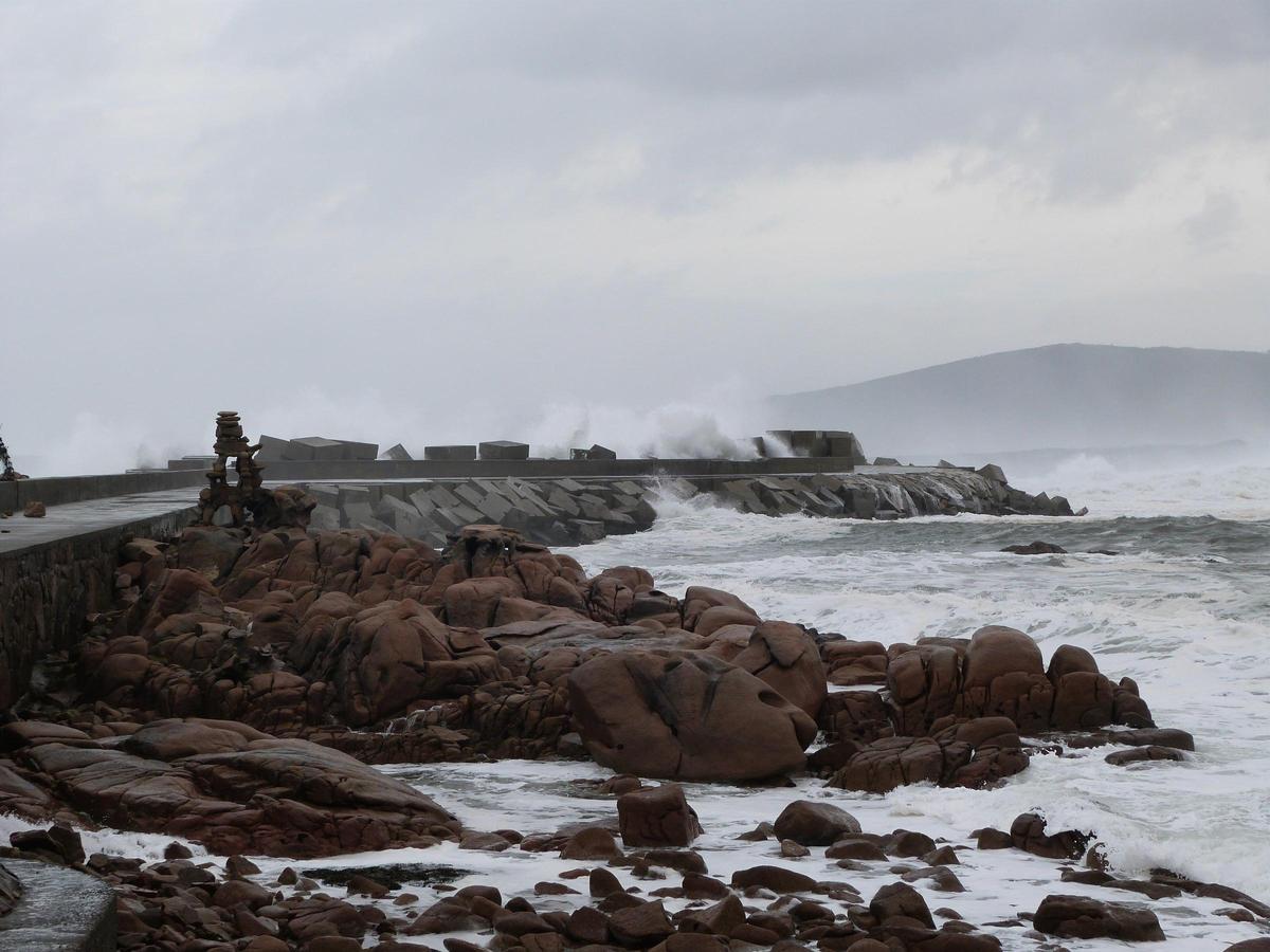 El puerto de Camelle está en una de las costas más abruptas