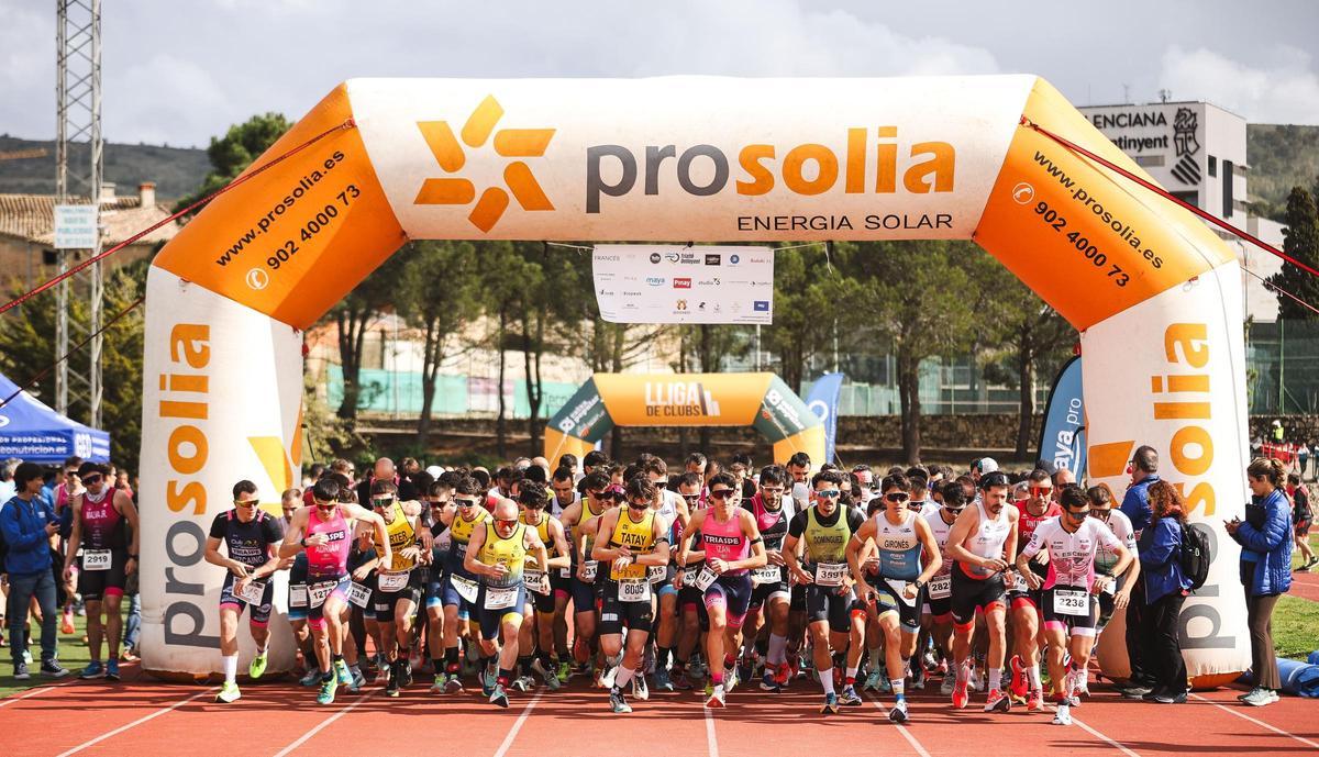Salida del XV Duatló Ciutat d'Ontinyent, el pasado sábado.