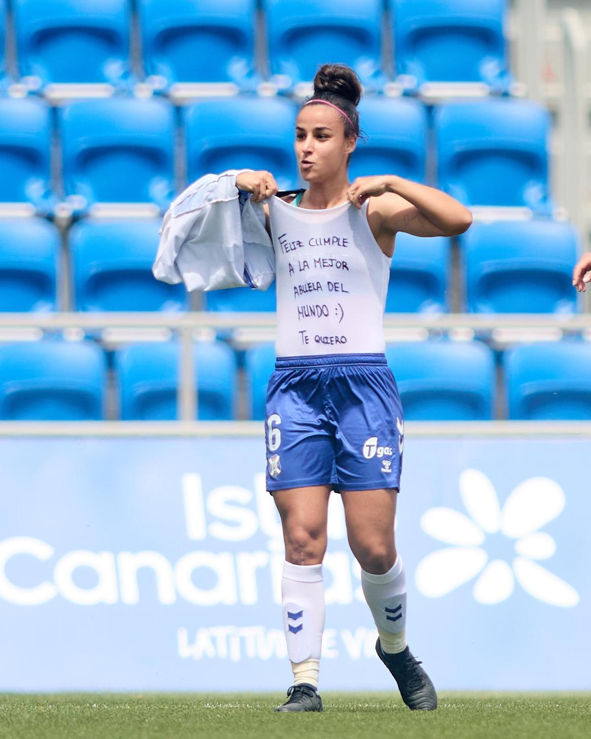 Paola dedica su gol al Sevilla a su abuela.