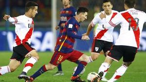 FC Barcelona’s Lionel Messi (10) controls the ball amid a defense of River Plate during their final match at the FIFA Club World Cup soccer tournament in Yokohama, near Tokyo, Sunday, Dec. 20, 2015. (AP Photo/Shizuo Kambayashi)