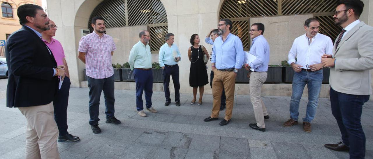 Instantes previos a la celebración del pleno de constitución, ayer, en Sant Joan.