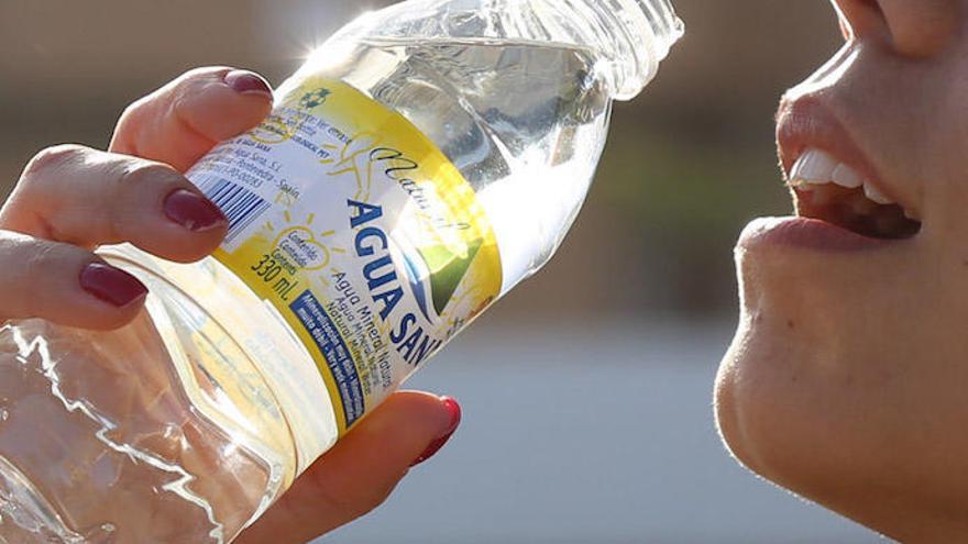 Agua de mineralización muy débil, clave para la salud renal