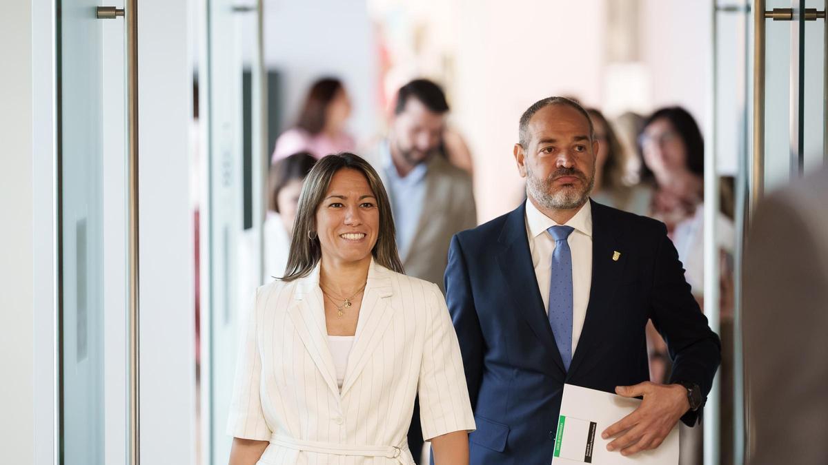 La Junta retiene fondos a la empresa de los centros de transporte de Extremadura: "Le pagamos y no abonó las nóminas"