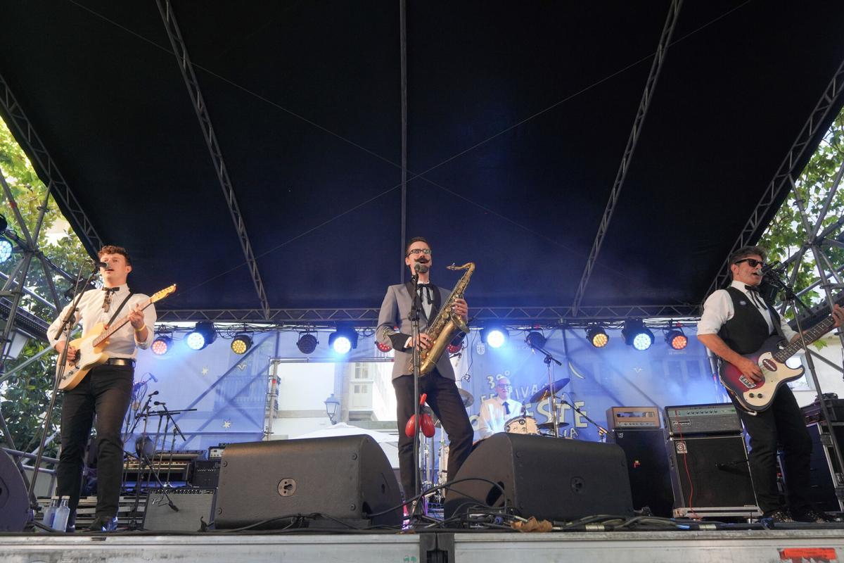 La banda londinense de rock'n'roll fue una de los protagonistas de la segunda jornada del Festival Noroeste Estrella Galicia en la plaza de Azcárraga. La banda londinense de rock'n'roll fue una de los protagonistas de la segunda jornada del Festival Noroeste Estrella Galicia en la plaza de Azcárraga.