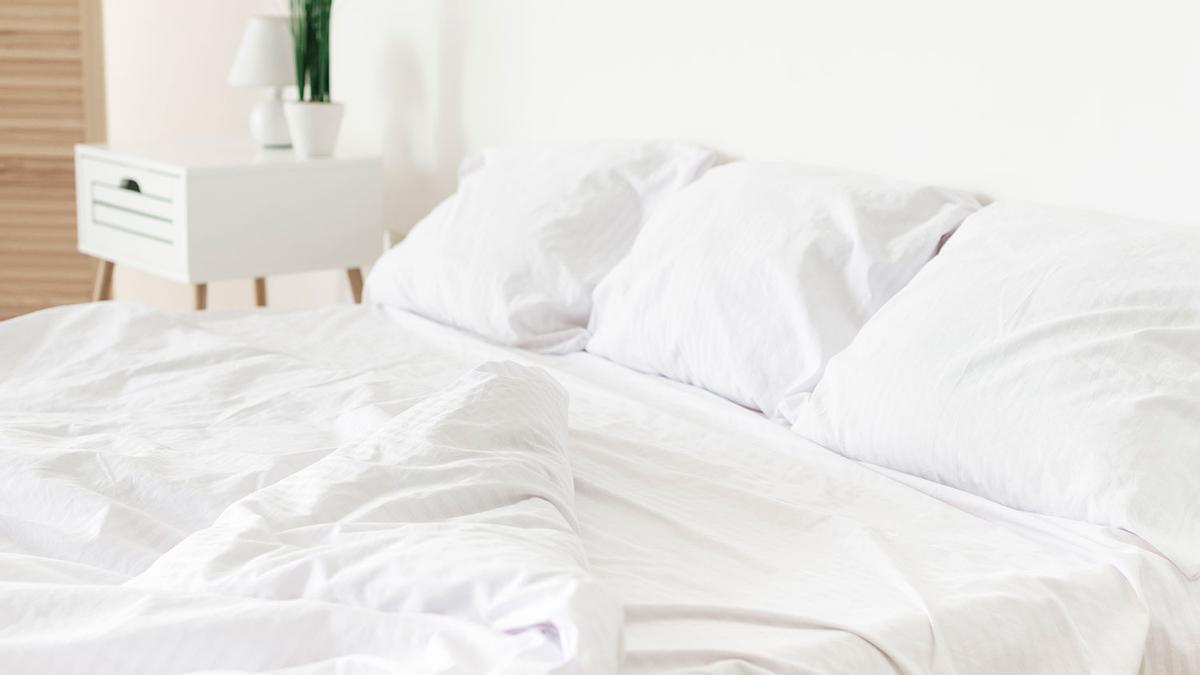 Ni más firme ni más caro: la OCU desmiente los grandes mitos sobre la compra del colchón
