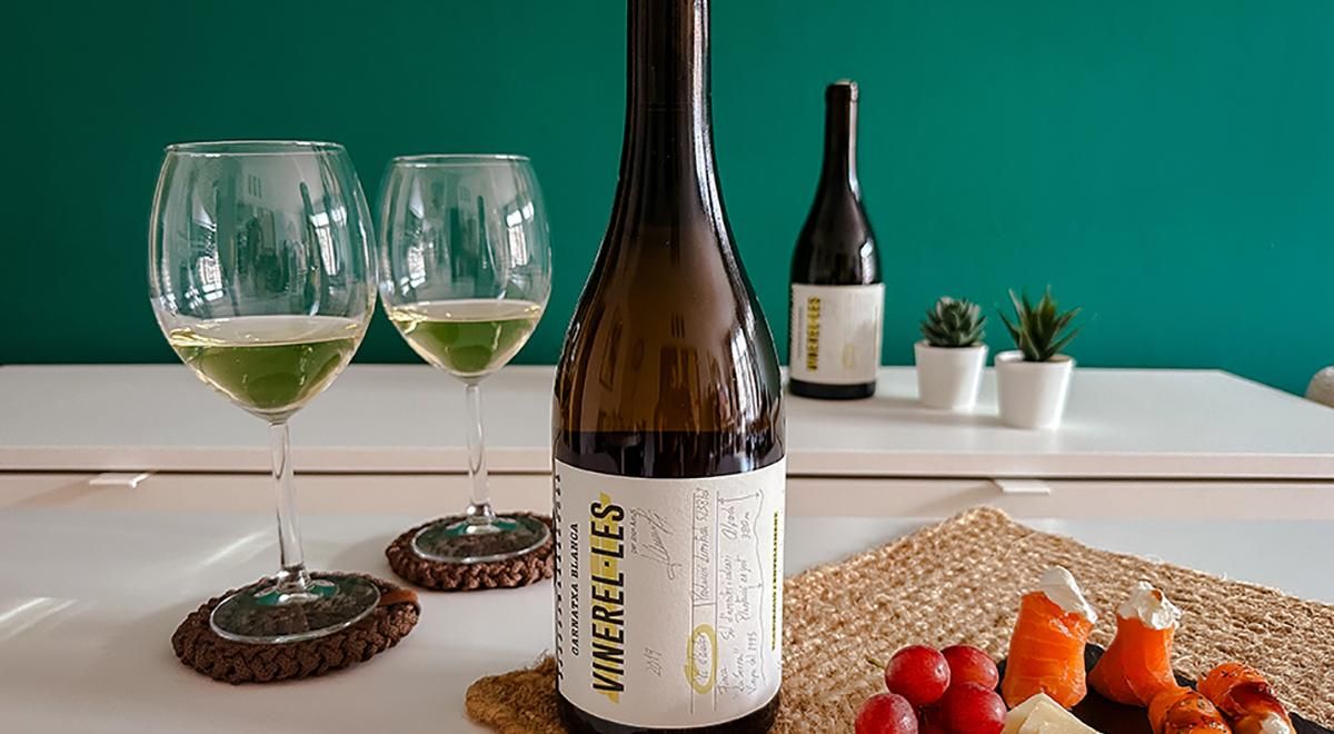 Vinerel·les Garnatxa Blanca 2019, fermentado con levaduras autóctonas y criado seis meses sobre lías finas
