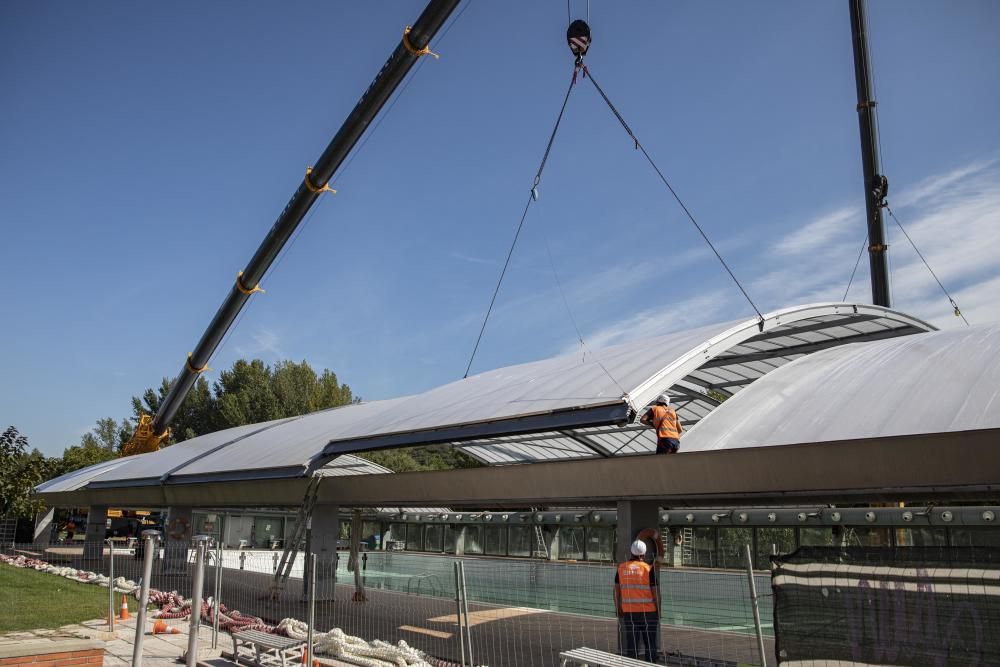 El GEiEG instal·la la nova cúpula de la piscina de 50 metres al complex de Sant Ponç de Girona