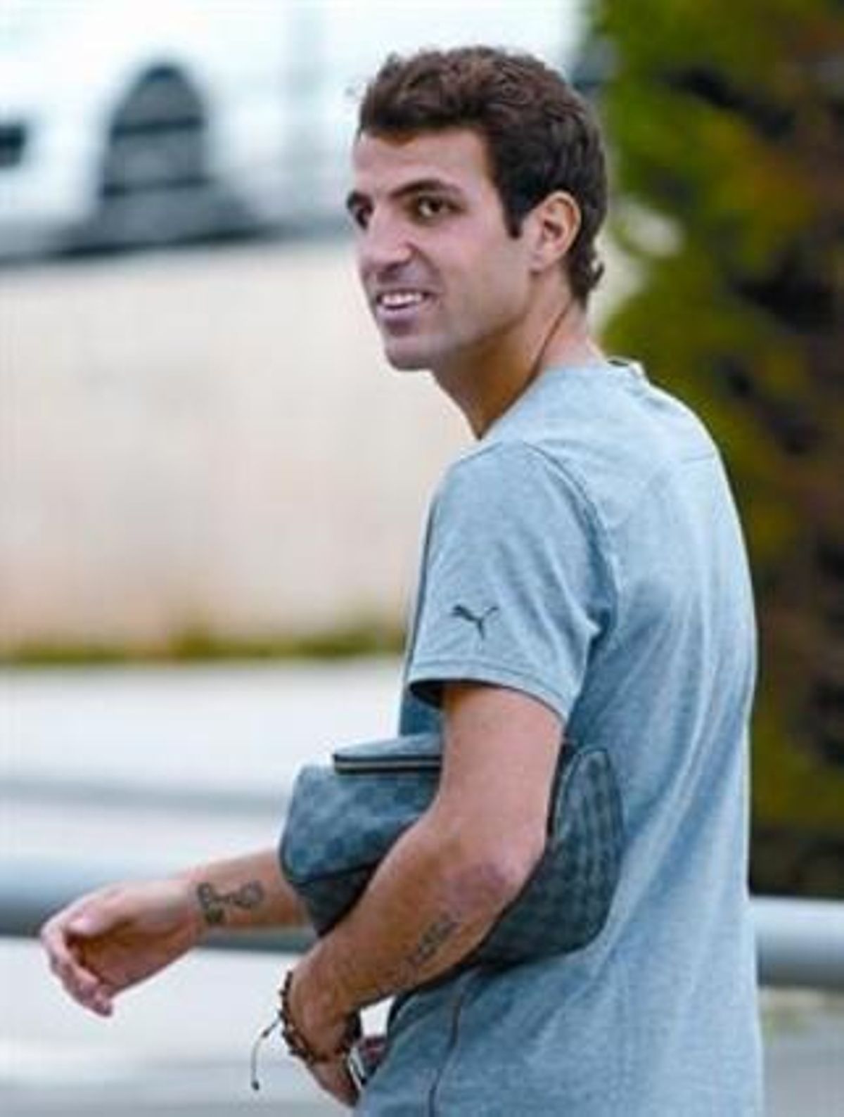 Cesc abandona ahir la salade premsa de la ciutat esportiva de Sant Joan Despí. Cesc abandona ahir la salade premsa de la ciutat esportiva de Sant Joan Despí.