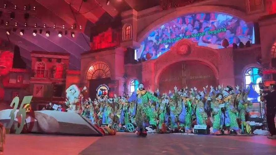 Tiralenguas en la final de las murgas