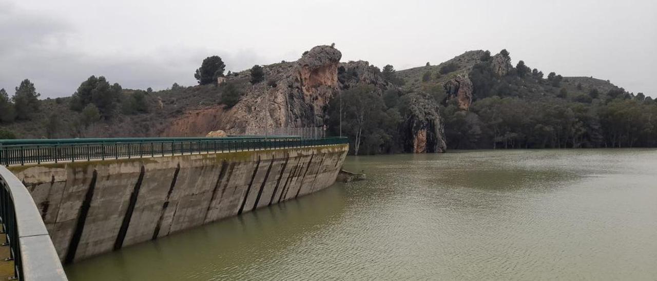 El embalse de la Cierva, en Mula, almacena más agua por las lluvias de esta semana.