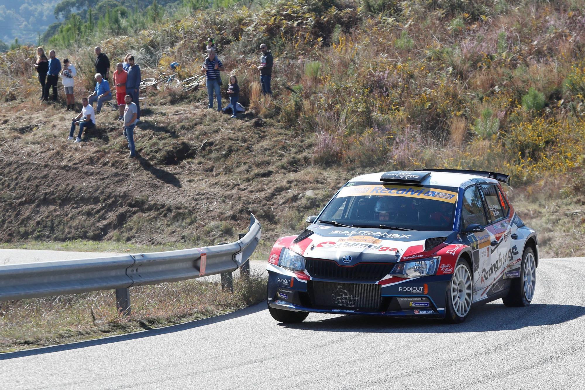 Víctor Senra arrasa en el Rallye Rías Baixas