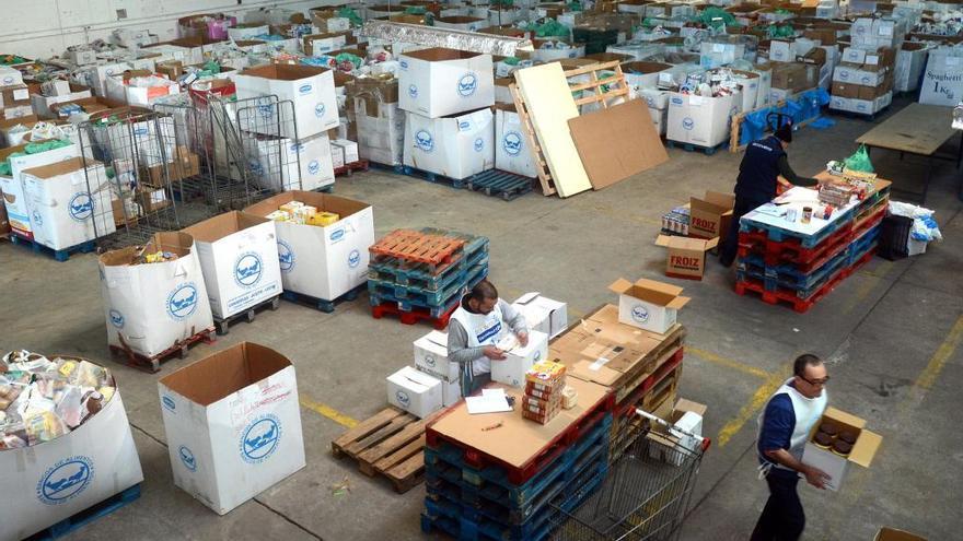 Interior del almacén habilitado para la gran recogida 2017.