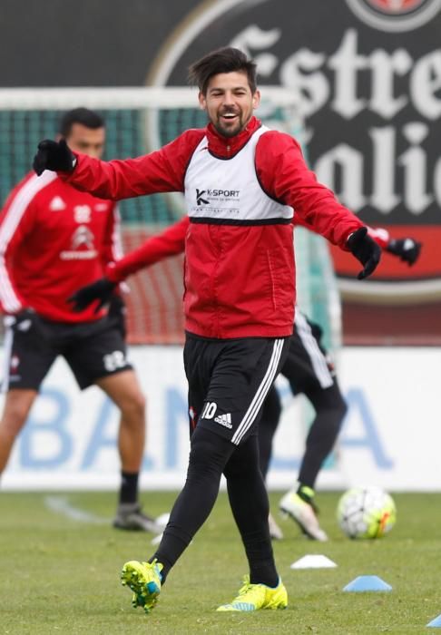 El Celta ultima los preparativos para medirse al Gijón en el Molinón. Ayer se entrenador todos los jugadores con la excepción de Bongonda, con una amigdalistis, y Fontás