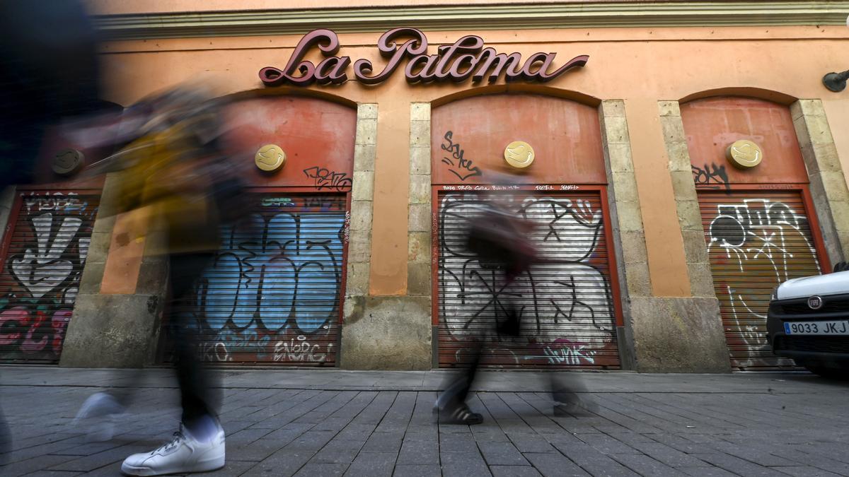 Fachada de La Paloma, en el Raval, el pasado fin de semana.