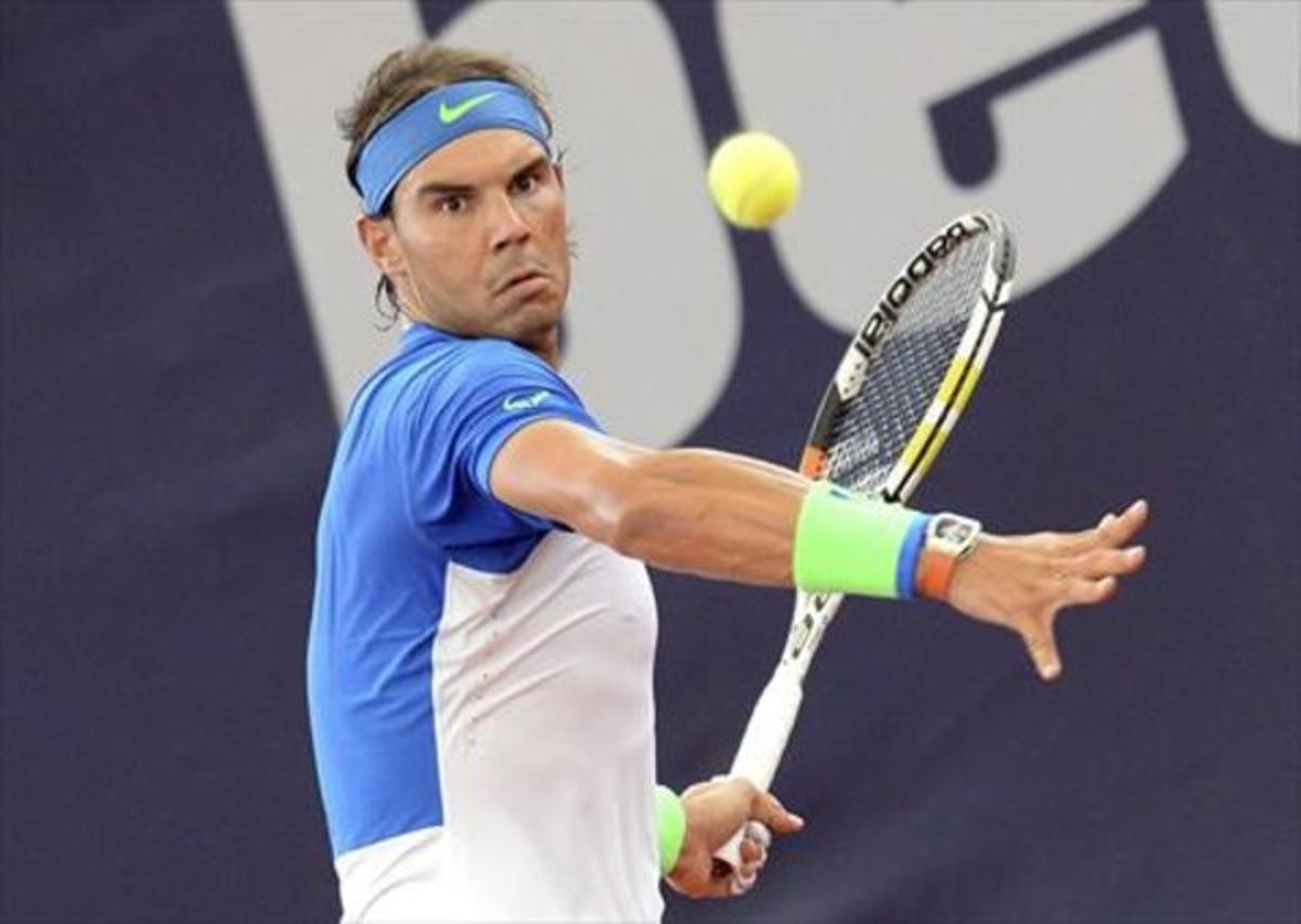 Nadal, concentrat, durant el seu enfrontament amb Verdasco, ahir a Hamburg.