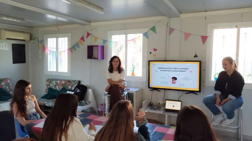 Taller en el Espacio Joven de Sobradiel. | SERVICIO ESPECIAL