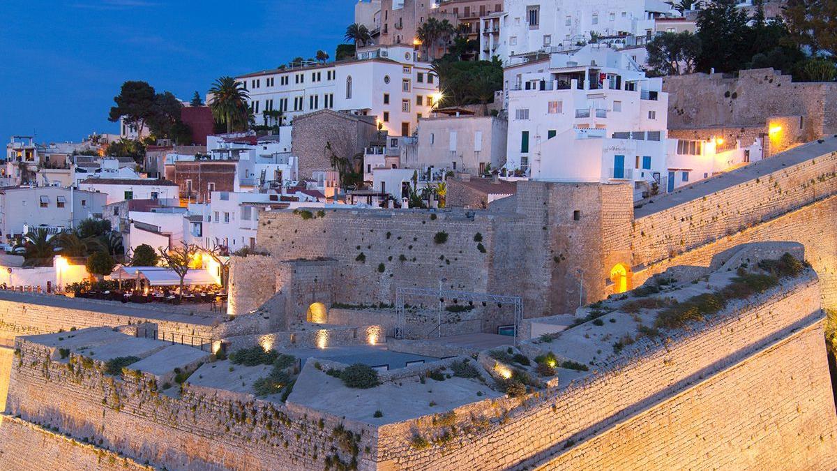 Die Stadtverwaltung von Eivissa bietet kostenfreie Führungen in verschiedenen Sprachen an.