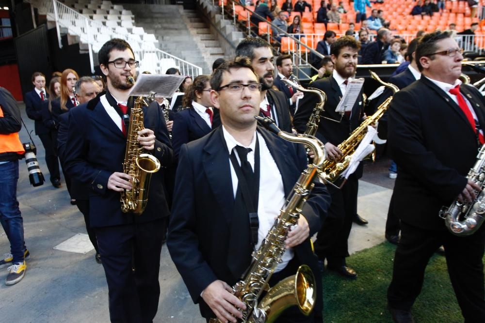 'L'entrà' de la Unión Musical Alcublana recibe a los héroes del Camp Nou