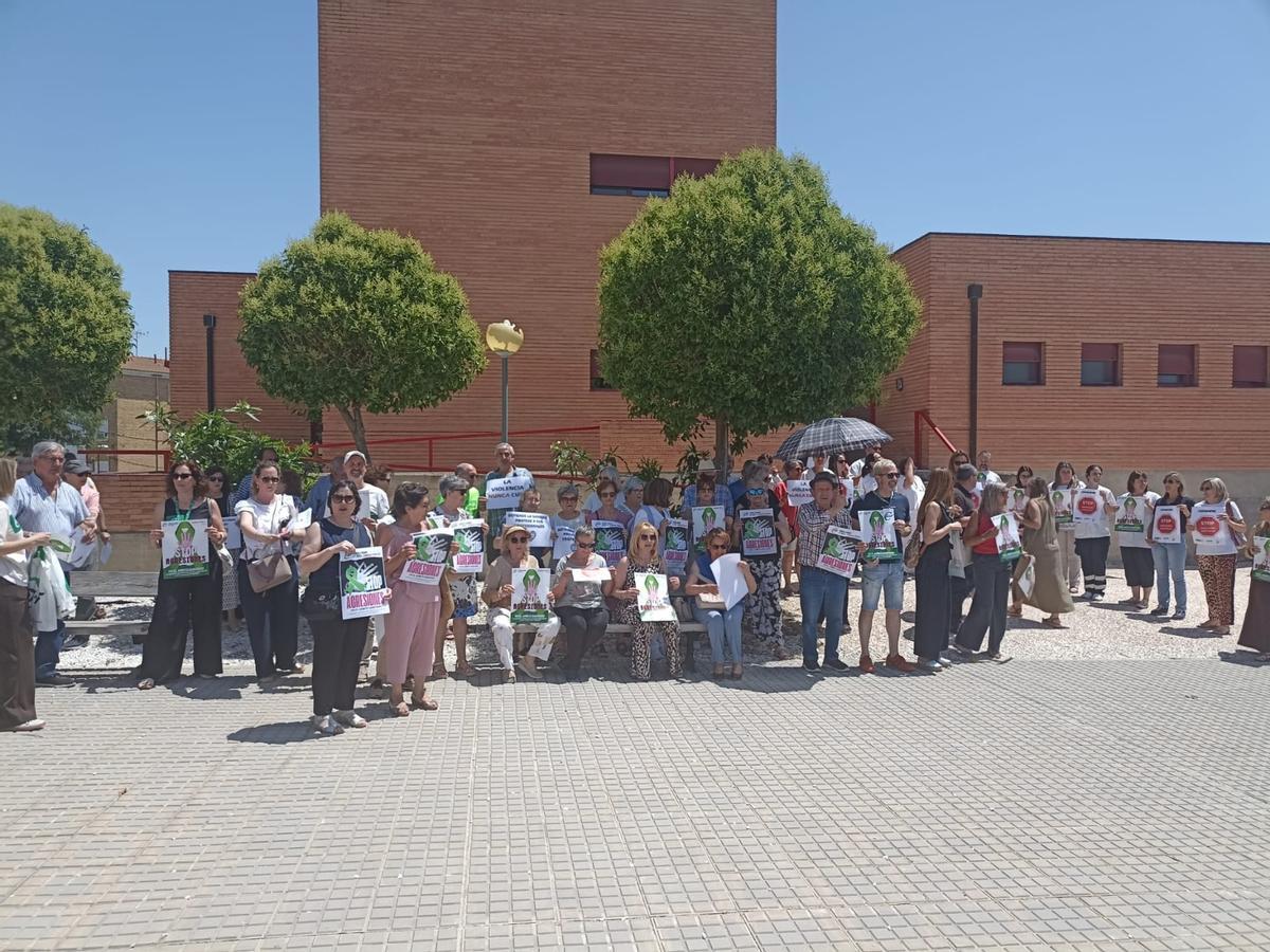 Cemsatse reclama en una concentración en el Centro de Salud de Gallur 5 medidas urgentes para evitar que se repitan agresiones como la del pasado sábado