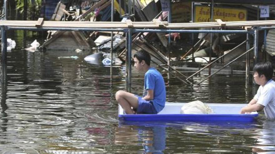 Ascienden a 553 los muertos por las inundaciones en Tailandia